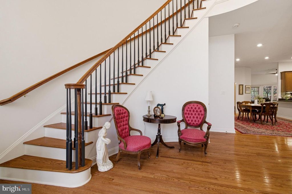 Image 7 of property listing at 10737 MCGREGOR DR, Columbia, MD 21044