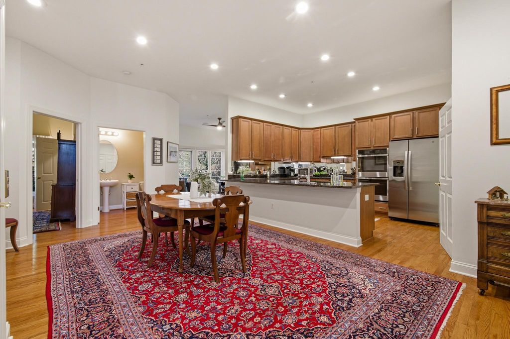 Image 9 of property listing at 10737 MCGREGOR DR, Columbia, MD 21044