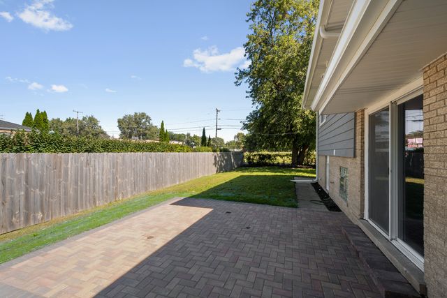 14057 S Hoxie Avenue, Burnham, IL 60633
