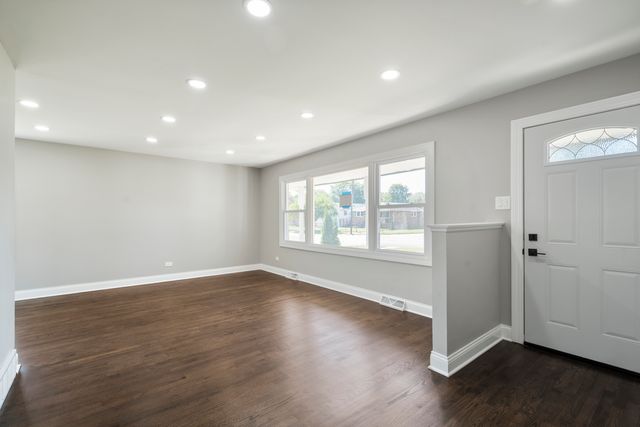 14057 S Hoxie Avenue, Burnham, IL 60633