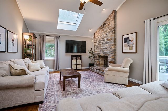 20 Carriage Ln, South Hadley, MA 01075