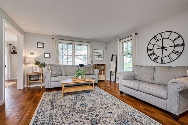 20 Carriage Ln, South Hadley, MA 01075