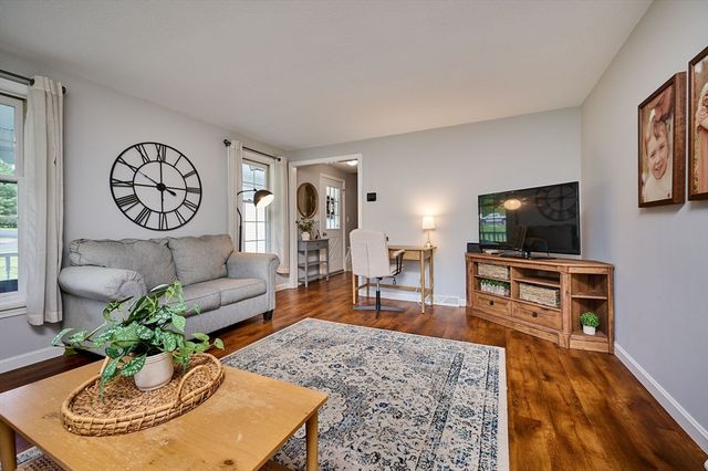 20 Carriage Ln, South Hadley, MA 01075