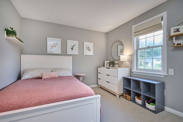 20 Carriage Ln, South Hadley, MA 01075