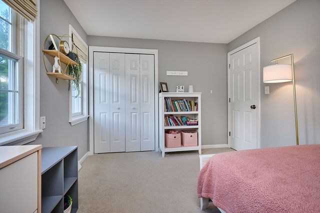 20 Carriage Ln, South Hadley, MA 01075
