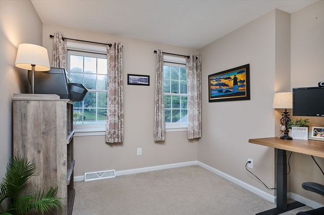 20 Carriage Ln, South Hadley, MA 01075