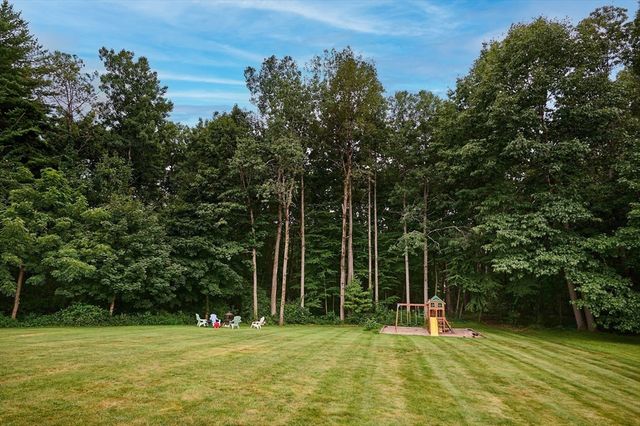 20 Carriage Ln, South Hadley, MA 01075