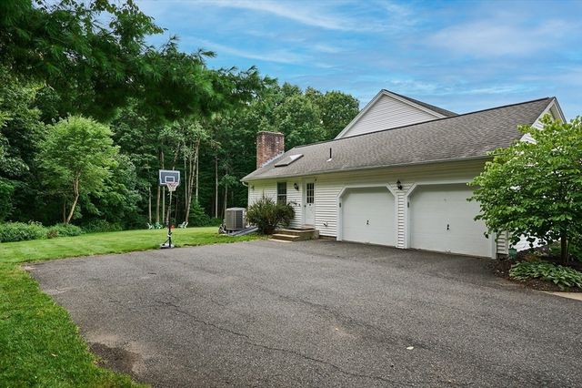 20 Carriage Ln, South Hadley, MA 01075