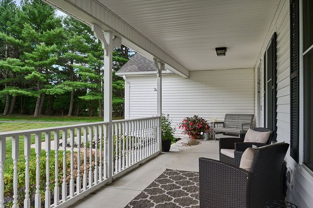 20 Carriage Ln, South Hadley, MA 01075