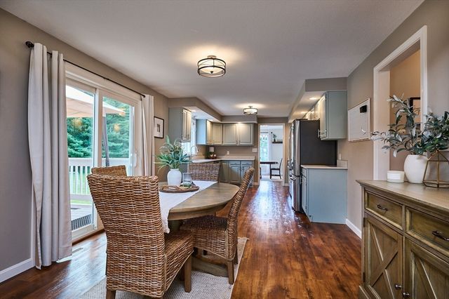20 Carriage Ln, South Hadley, MA 01075