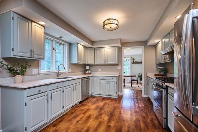 20 Carriage Ln, South Hadley, MA 01075