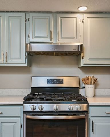 20 Carriage Ln, South Hadley, MA 01075