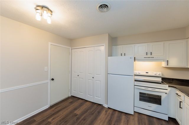 126 Royal Crest Drive E, Seville, OH 44273