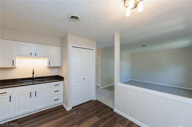 126 Royal Crest Drive E, Seville, OH 44273