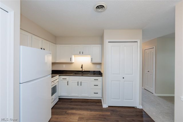 126 Royal Crest Drive E, Seville, OH 44273