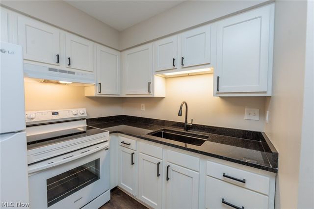 126 Royal Crest Drive E, Seville, OH 44273
