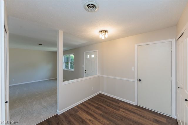 126 Royal Crest Drive E, Seville, OH 44273