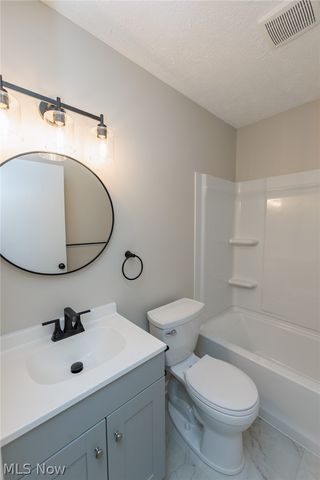 126 Royal Crest Drive E, Seville, OH 44273