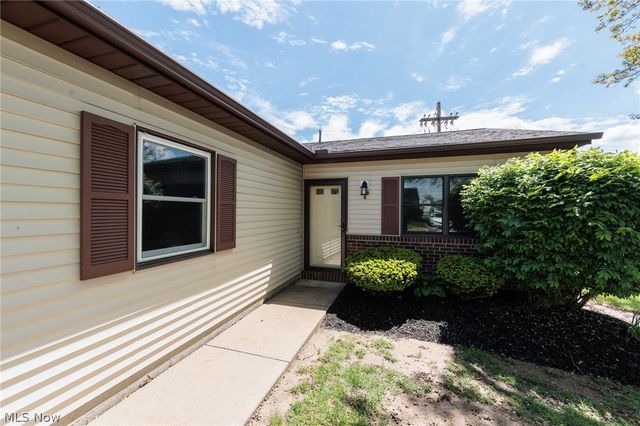 126 Royal Crest Drive E, Seville, OH 44273