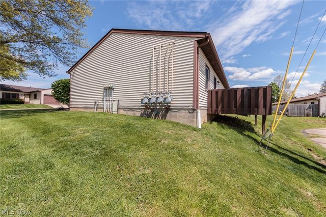126 Royal Crest Drive E, Seville, OH 44273