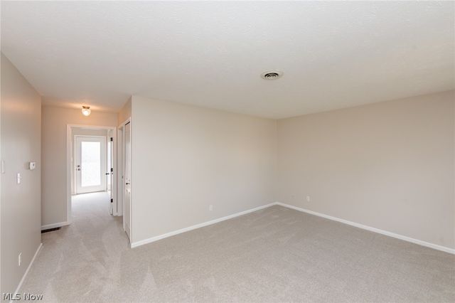 126 Royal Crest Drive E, Seville, OH 44273