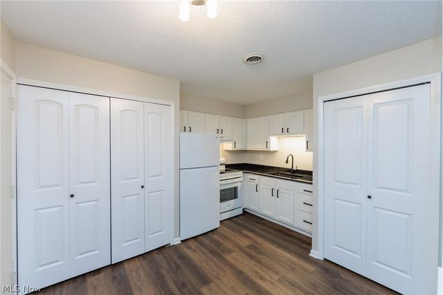 126 Royal Crest Drive E, Seville, OH 44273