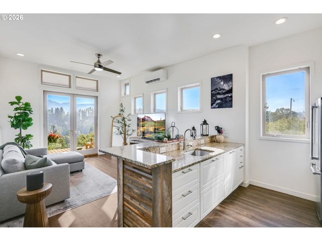 1760 COPPER DAM Rd, Hood River, OR 97031