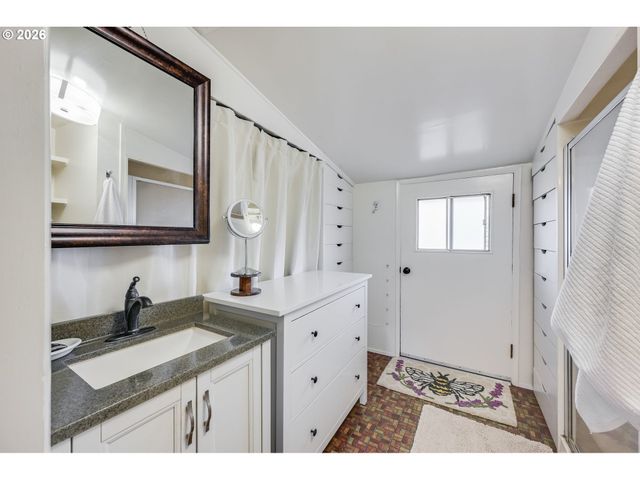 1760 COPPER DAM Rd, Hood River, OR 97031