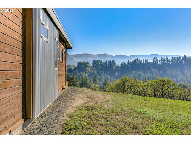 1760 COPPER DAM Rd, Hood River, OR 97031