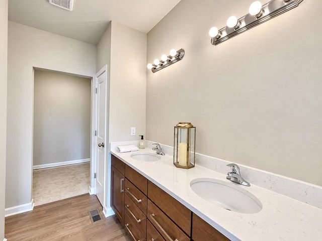 3851 Kestrel Point Drive, Janesville, WI 53548
