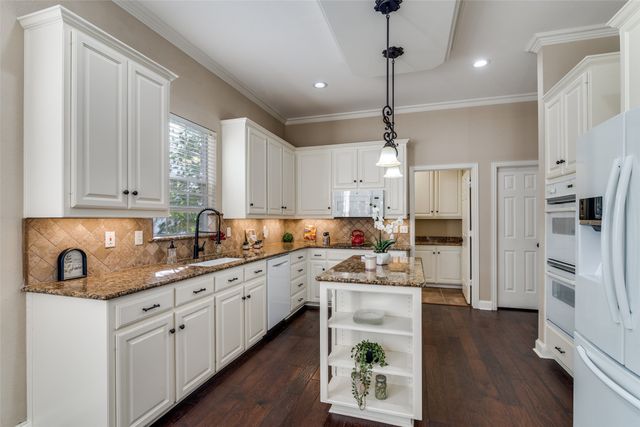 1113 Creekwood Drive, Garland, TX 75044