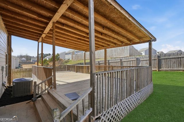 297 Seasons Valley, Pendergrass, GA 30567