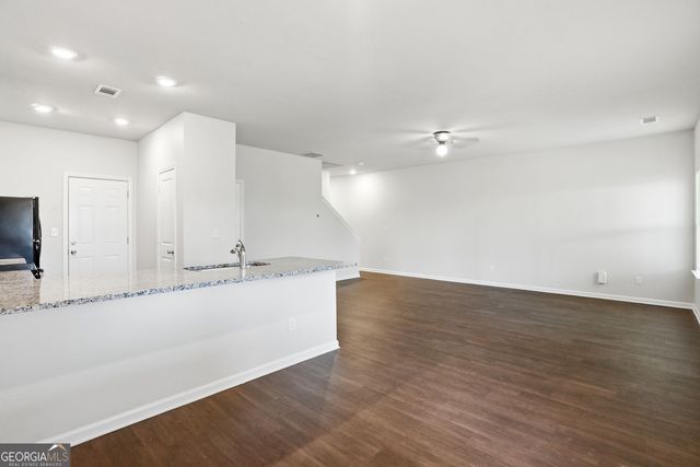 297 Seasons Valley, Pendergrass, GA 30567