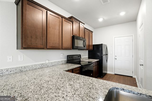 297 Seasons Valley, Pendergrass, GA 30567