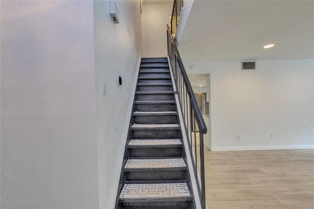 1701 Coronado Hills DR B, Austin, TX 78752