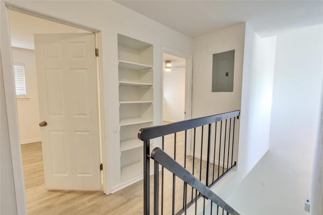 1701 Coronado Hills DR B, Austin, TX 78752
