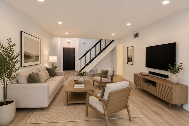 1701 Coronado Hills DR B, Austin, TX 78752