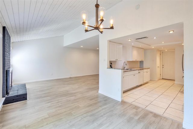 1701 Coronado Hills DR B, Austin, TX 78752