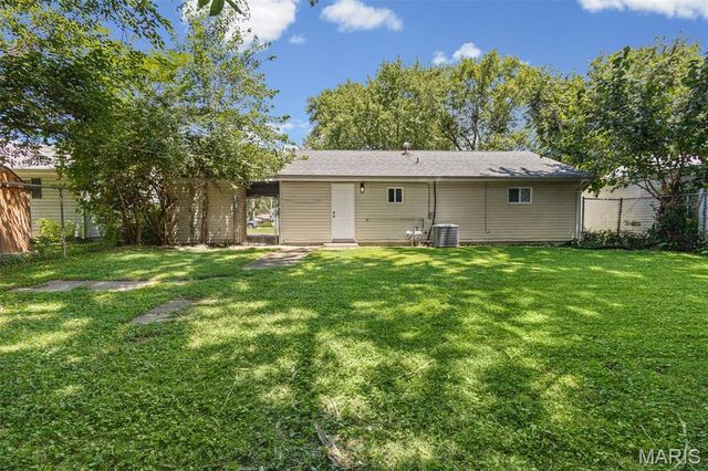 14 Lillian Drive, Belleville, IL 62226