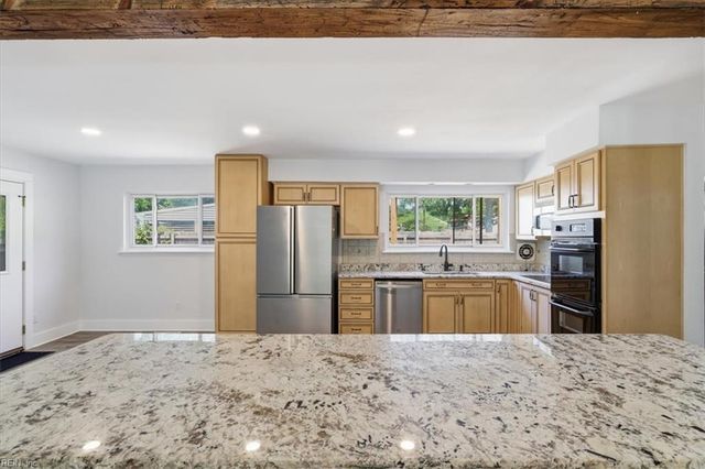 4000 Rumford LN, Virginia Beach, VA 23452