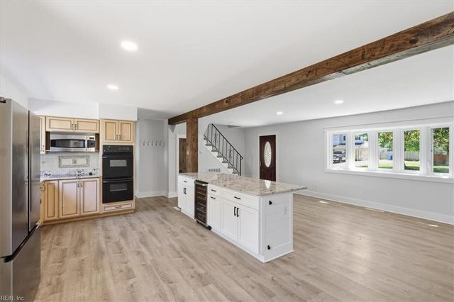 4000 Rumford LN, Virginia Beach, VA 23452