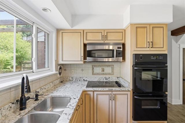 4000 Rumford LN, Virginia Beach, VA 23452