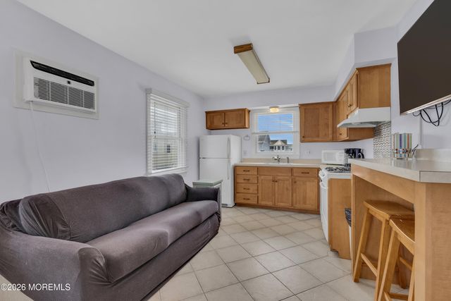 8 President Avenue unit 1, Lavallette, NJ 08735