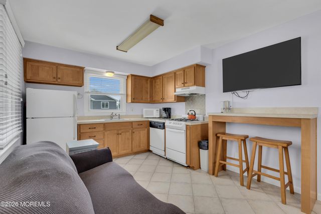 8 President Avenue unit 1, Lavallette, NJ 08735