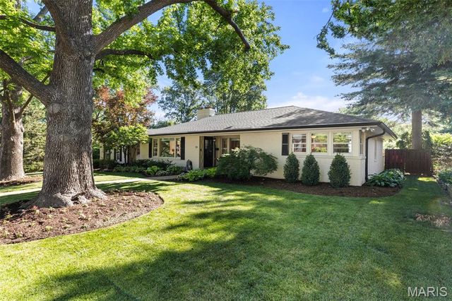 10 Ridge Line Drive, Warson Woods, MO 63122