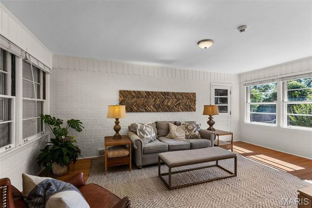 10 Ridge Line Drive, Warson Woods, MO 63122