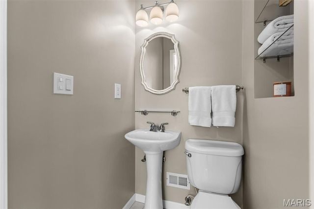 10 Ridge Line Drive, Warson Woods, MO 63122