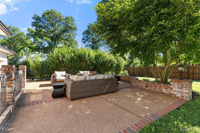 10 Ridge Line Drive, Warson Woods, MO 63122