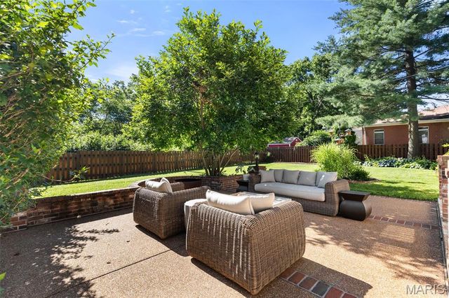 10 Ridge Line Drive, Warson Woods, MO 63122