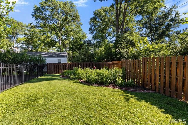 10 Ridge Line Drive, Warson Woods, MO 63122